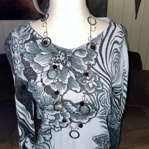 YisiFen • Vtg• Black/White • Silver Metallic Thread • Large • Shimmering Sweater - Picture 4 of 15